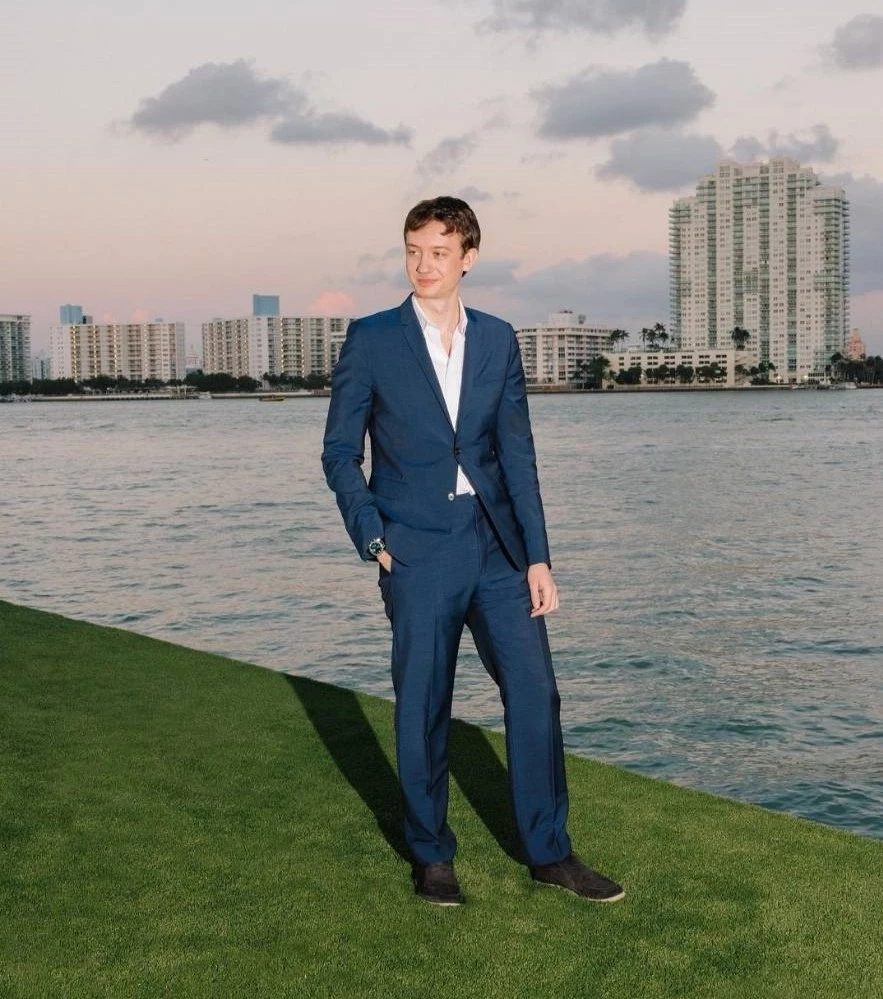 จับตา ลิซ่า เคียงข้าง เฟรเดอริก อาร์โนลต์ ร่วมงานเปิดตัวนาฬิกาแบรนด์ดัง