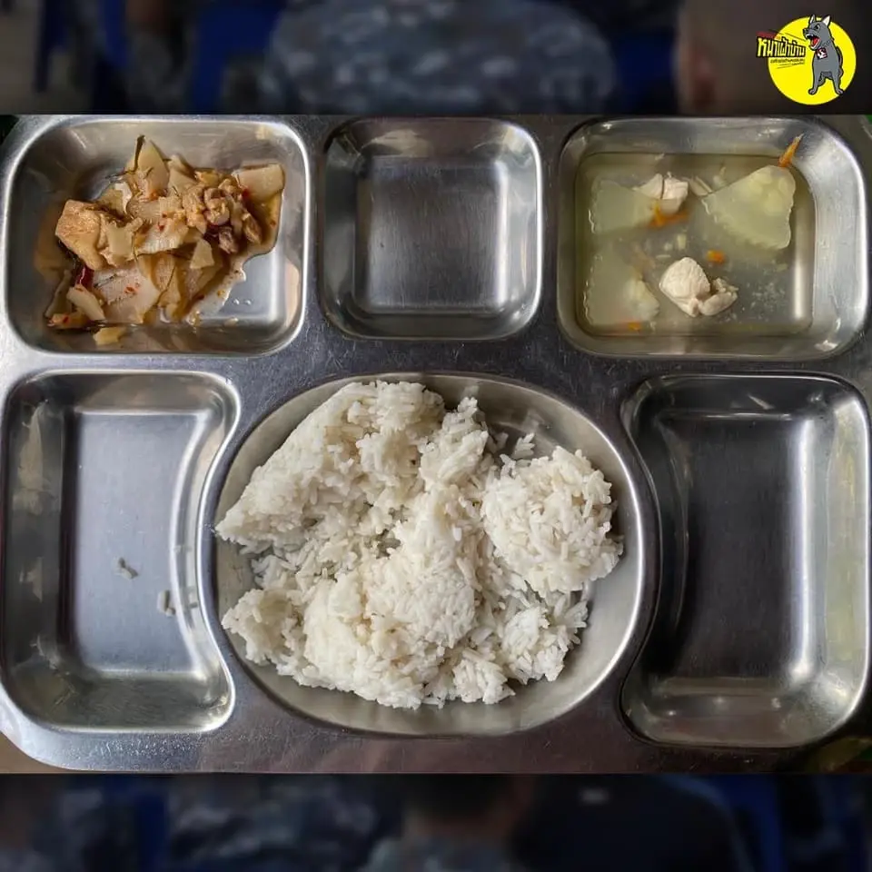 ผัก 1 ไร่ ไก่ 1 ตัว เพจดังเปิดภาพมื้ออาหารทหารเกณฑ์ "เน้นข้าว ไม่เน้นกับ"