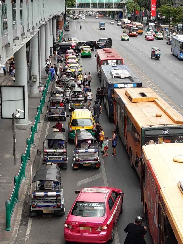 "บิ๊กต่าย"ขู่เด้ง ตร.ไม่แก้ปัญหารถติดช่วงเปิดเทอม เตรียมลุยสุ่มตรวจเอง