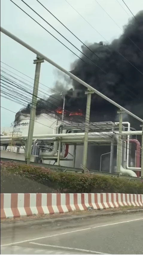 ด่วน! ไฟไหม้ถังเก็บ "ไพโรไลซิส แก๊สโซลีน" มาบตาพุด ชาวบ้านหนีอลหม่าน