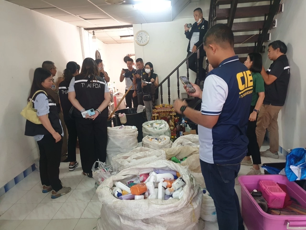 ทลายแหล่งผลิตแชมพู-ครีมอาบน้ำ ปลอมยี่ห้อดัง ตระเวนขายตลาดนัด กทม.-ปริมณฑล