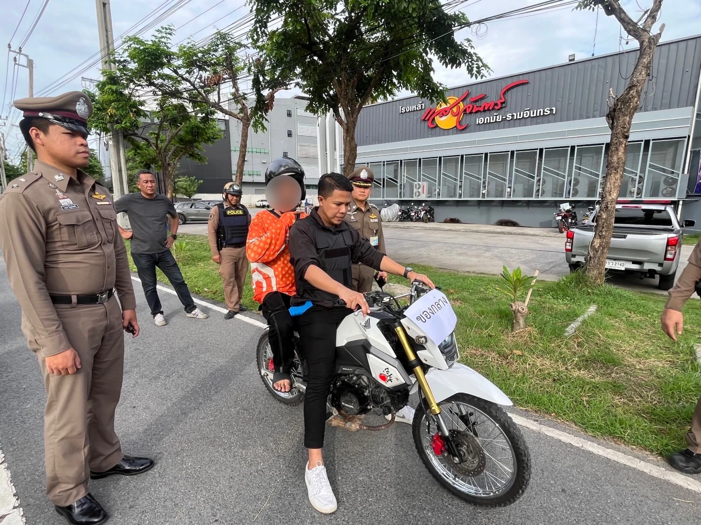 ครอบครัว "เสี่ยต้น" ยื่นค้านประกัน 3 ผู้ต้องหา ขณะที่ ตร.จับขังกันแยก 3 โรงพัก