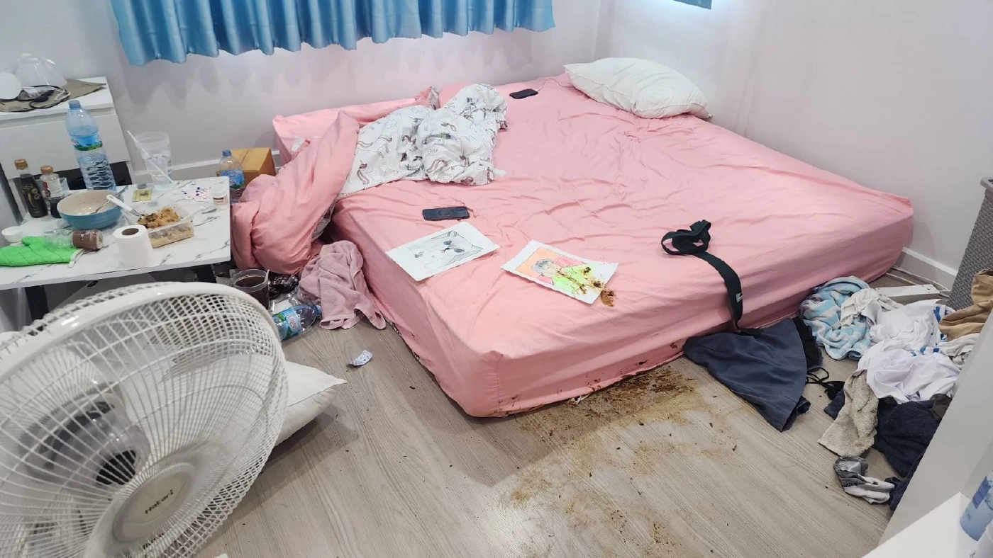 สภาพภายในห้องนอนของผู้ก่อเหตุและผู้เสียชีวิต