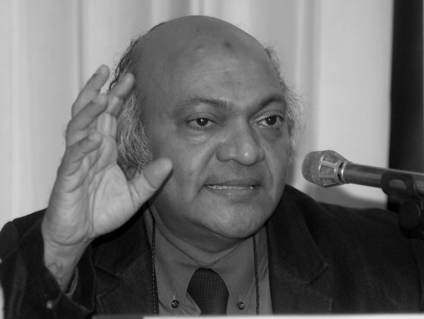 "ชัยวัฒน์ สถาอานันท์"