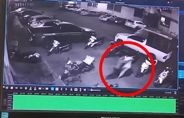 ภาพเหตุการณ์ที่นายแซนทำร้ายเด็กหญิงวัย 13 ปี 