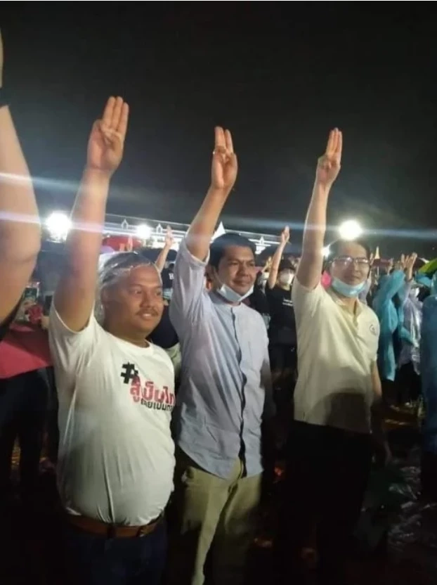 "พี่เต้" งานเข้า ป.ป.ช. แจ้งข้อกล่าวหา ชุมนุมชู 3 นิ้ว ล้มล้างการปกครอง