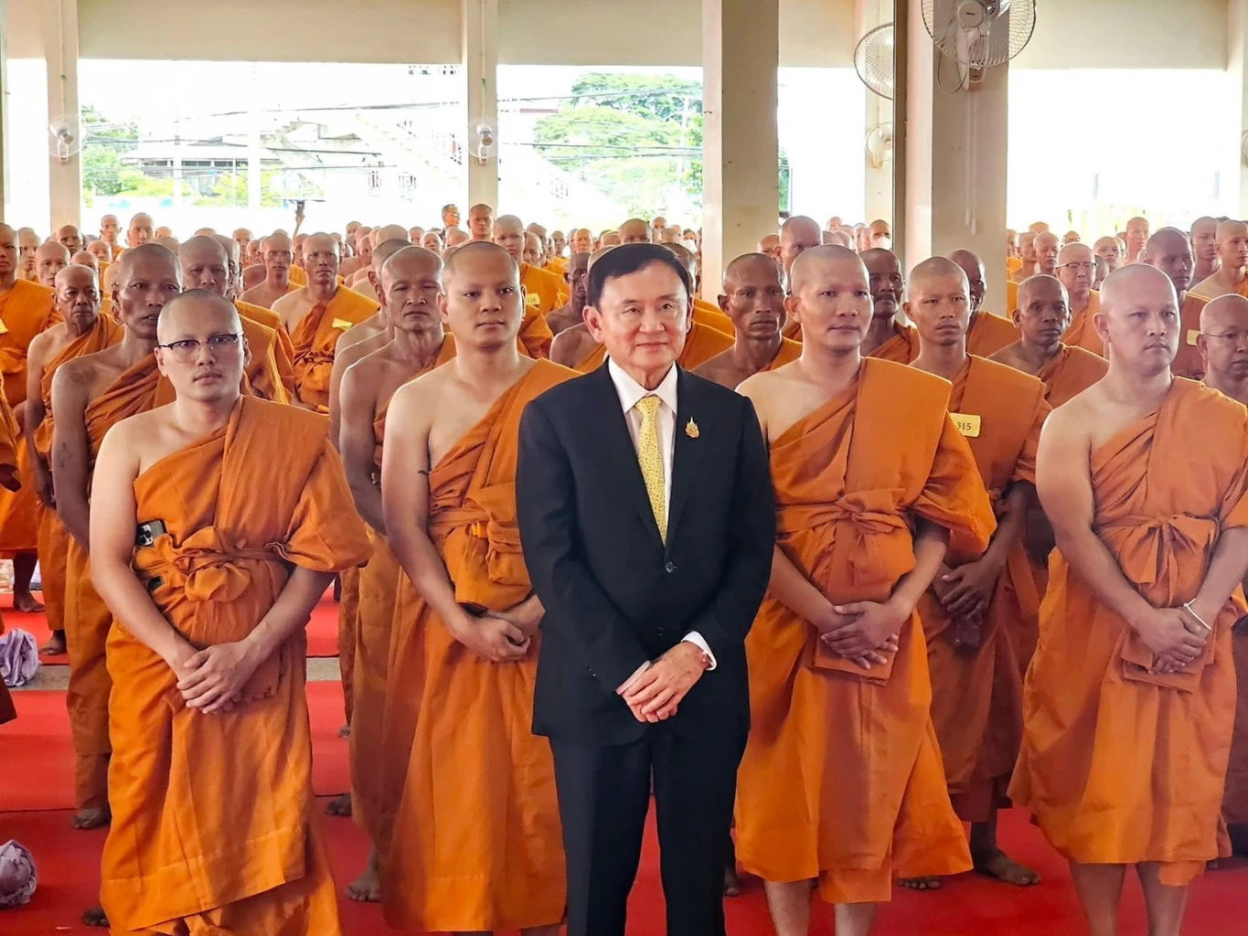 “ทักษิณ” เยือนสุรินทร์อุปสมบทพระ 334 รูป ถวายเป็นพระราชกุศล