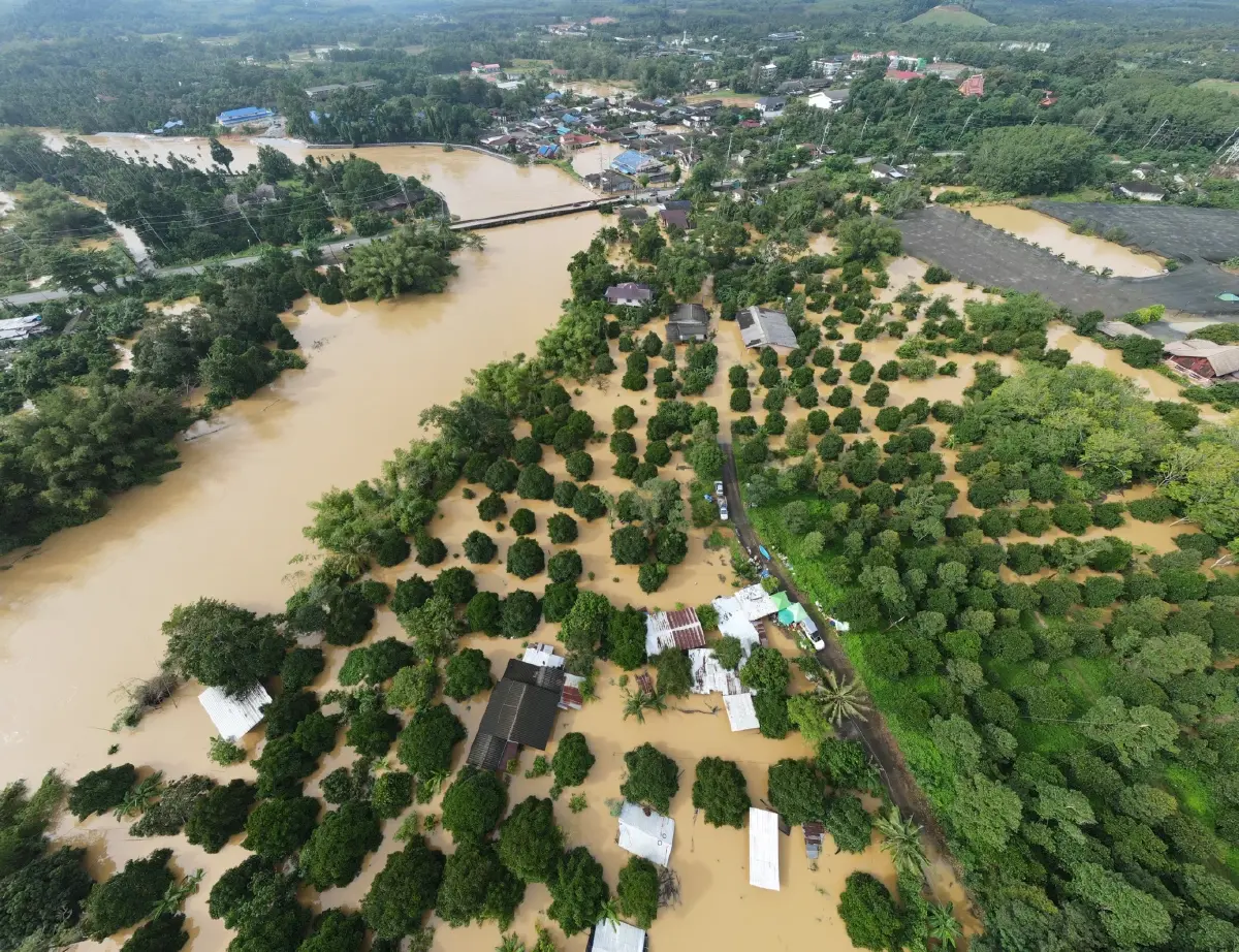 ตราด โรงเรียนหลายแห่งปิดชั่วคราว หลังบ้านนักเรียนถูกน้ำท่วม