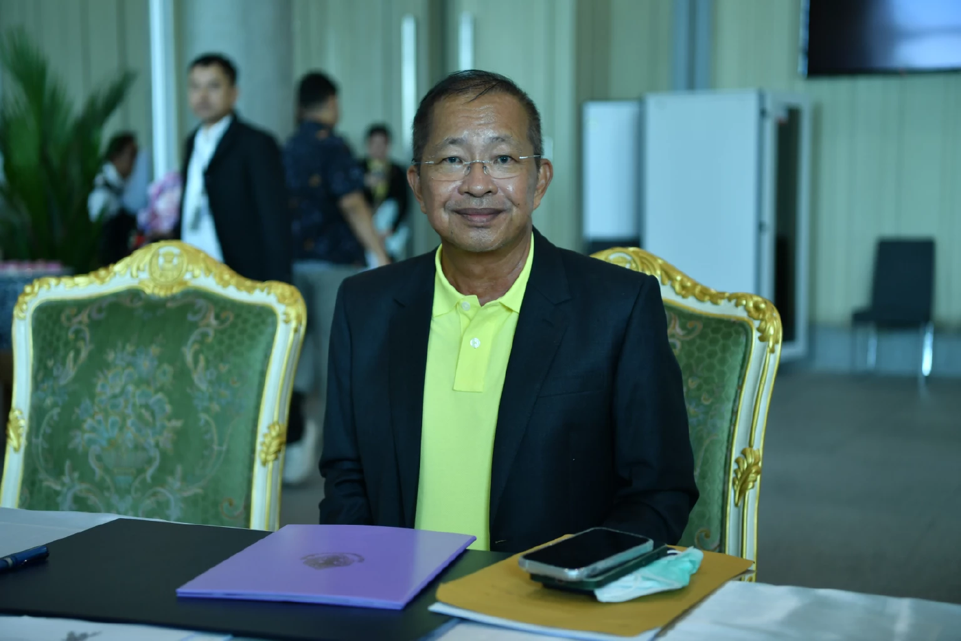 สว.บุรีรัมย์-สุรินทร์ แห่รายงานตัววันแรก