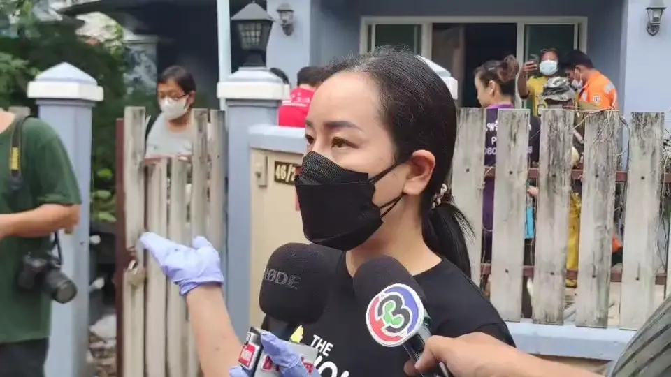 มูลนิธิเดอะวอยซ์ ช่วยสุนัข 30 ตัวไปดูแล สุดสลดแทะร่างเจ้าของประทังชีวิต