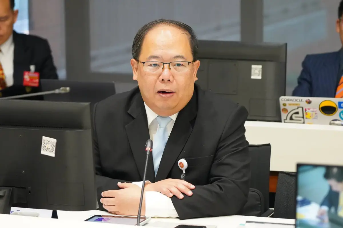 ดร.ยุทธพร อิสรชัย อดีตรองอธิการบดีมหาวิทยาลัยสุโขทัยธรรมาธิราช 