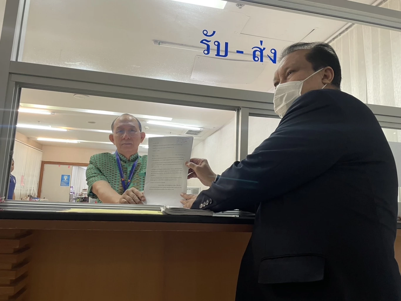 "สนธิญา" ร้อง กกต. สอบวุฒิ หมอเกศ สว.จบเมืองนอก