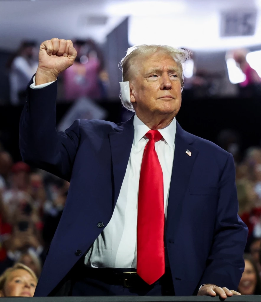 “ทรัมป์” เลือกคู่ชิงรอง ปธน. “ไบเดน” ชี้ถอดแบบเดียวกัน