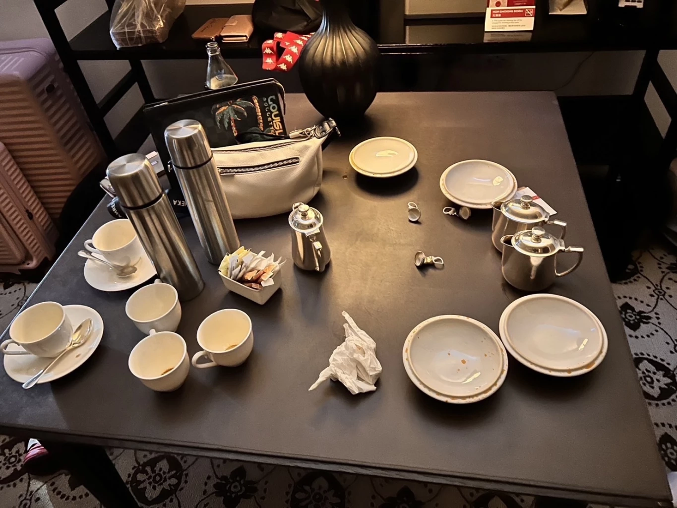 จำลองเหตุ 6 ศพโรงแรมดัง “สั่งตาย-ล้างหนี้” และประเด็นที่ชุดทำคดียังหาคำตอบไม่ได้