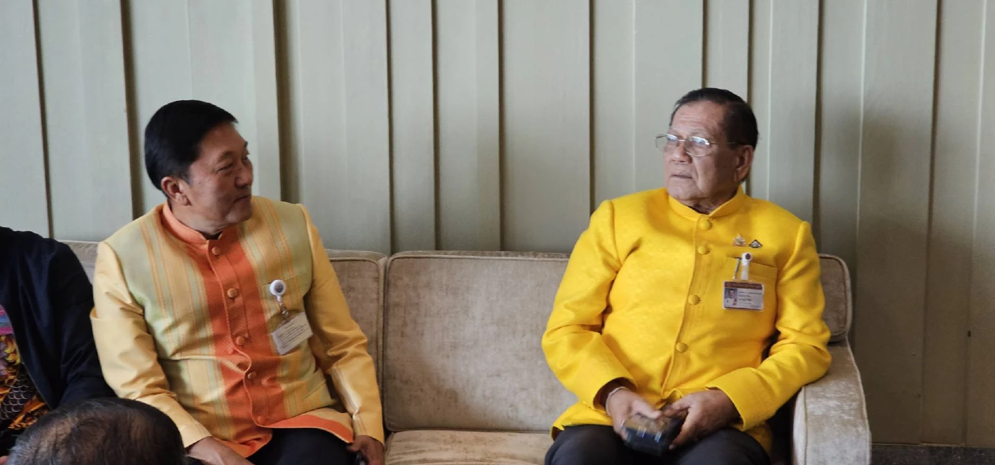 สว.บุรีรัมย์-สุรินทร์ แห่รายงานตัววันแรก