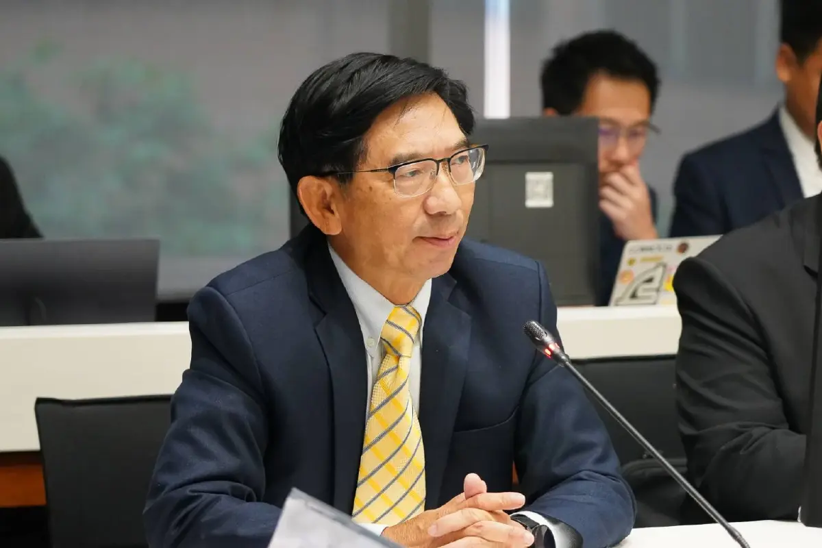 ดร.สมคิด เลิศไพฑูรย์ อดีตอธิการบดีมหาวิทยาลัยธรรมศาสตร์ 
