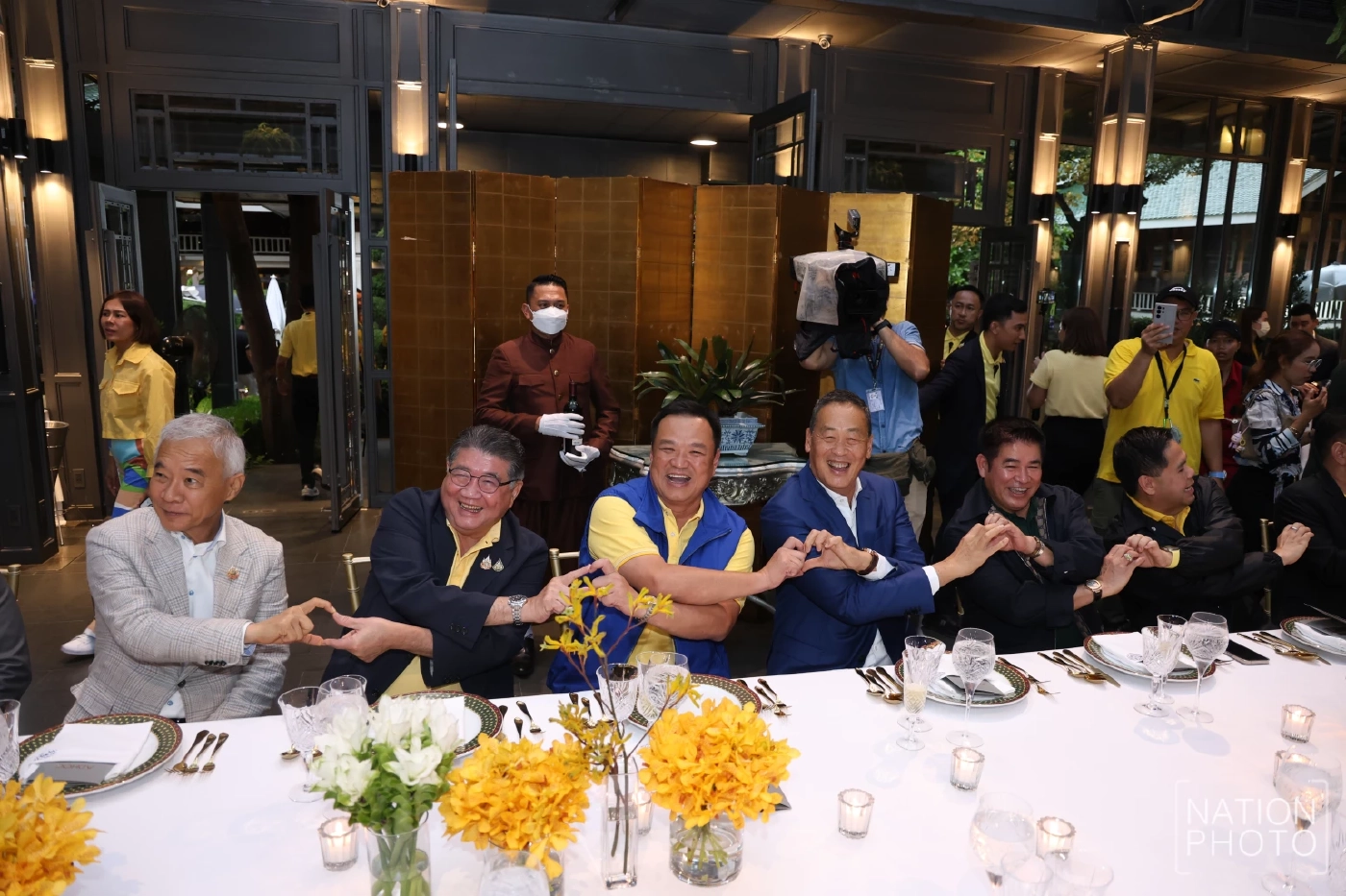 (ประมวลภาพ) นายกฯ โชว์รัฐบาลแน่นปึ้ก! ทะลุ 314 เสียง