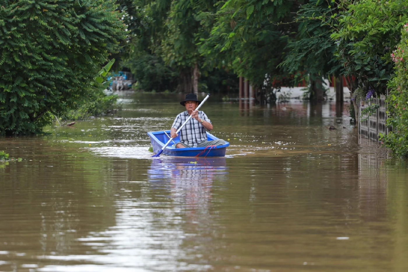 "เนชั่นปันน้ำใจ" ช่วยวิกฤตน้ำท่วมสุโขทัย ลงพื้นที่ช่วยเหลือชาวบ้านถูกน้ำท่วม