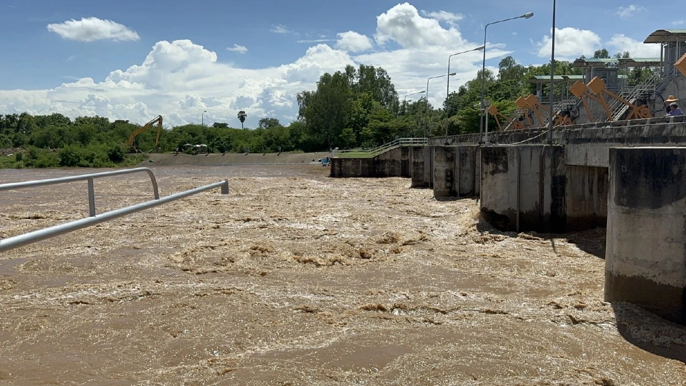 ผอ.สทนช. เตือน มวลน้ำลอกใหญ่ ถึงสุโขทัยวันนี้