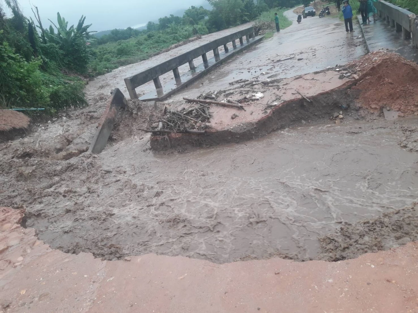 ขุนยวมอ่วม แม่ฮ่องสอน น้ำป่าทะลัก สังเวย 1 ศพ น้ำป่าซัดร่างจมหายเสียชีวิต