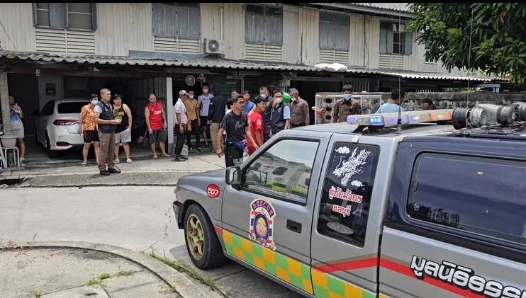 ผู้กองหญิงพร้อม 2 ลูกสาว ดับปริศนาในบ้านพัก ตร. พบเปิดประตูกลิ่นโซดาไฟคลุ้ง