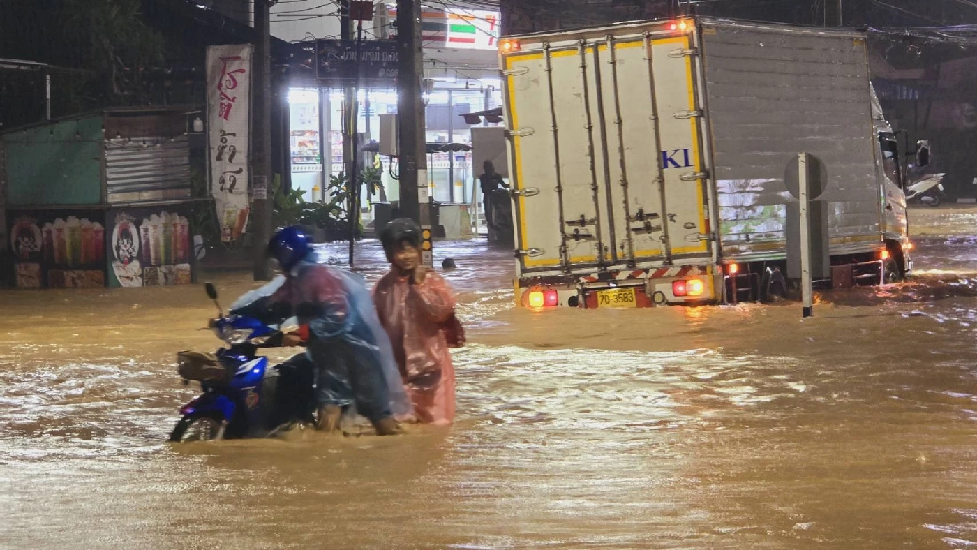 ภูเก็ต ฝนถล่ม ดินสไลด์ทับบ้านประชาชน สังเวย 5 ราย