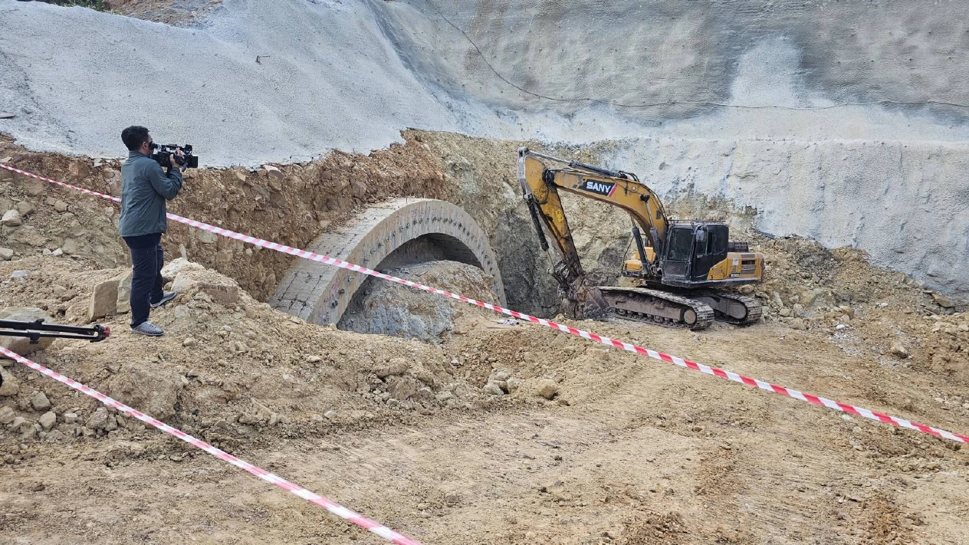 เข้าสู่วันที่ 2 ปฏิบัติการค้นหา 3 คนงาน ติดในอุโมงค์ถล่ม ลุ้นอีก 4เมตร