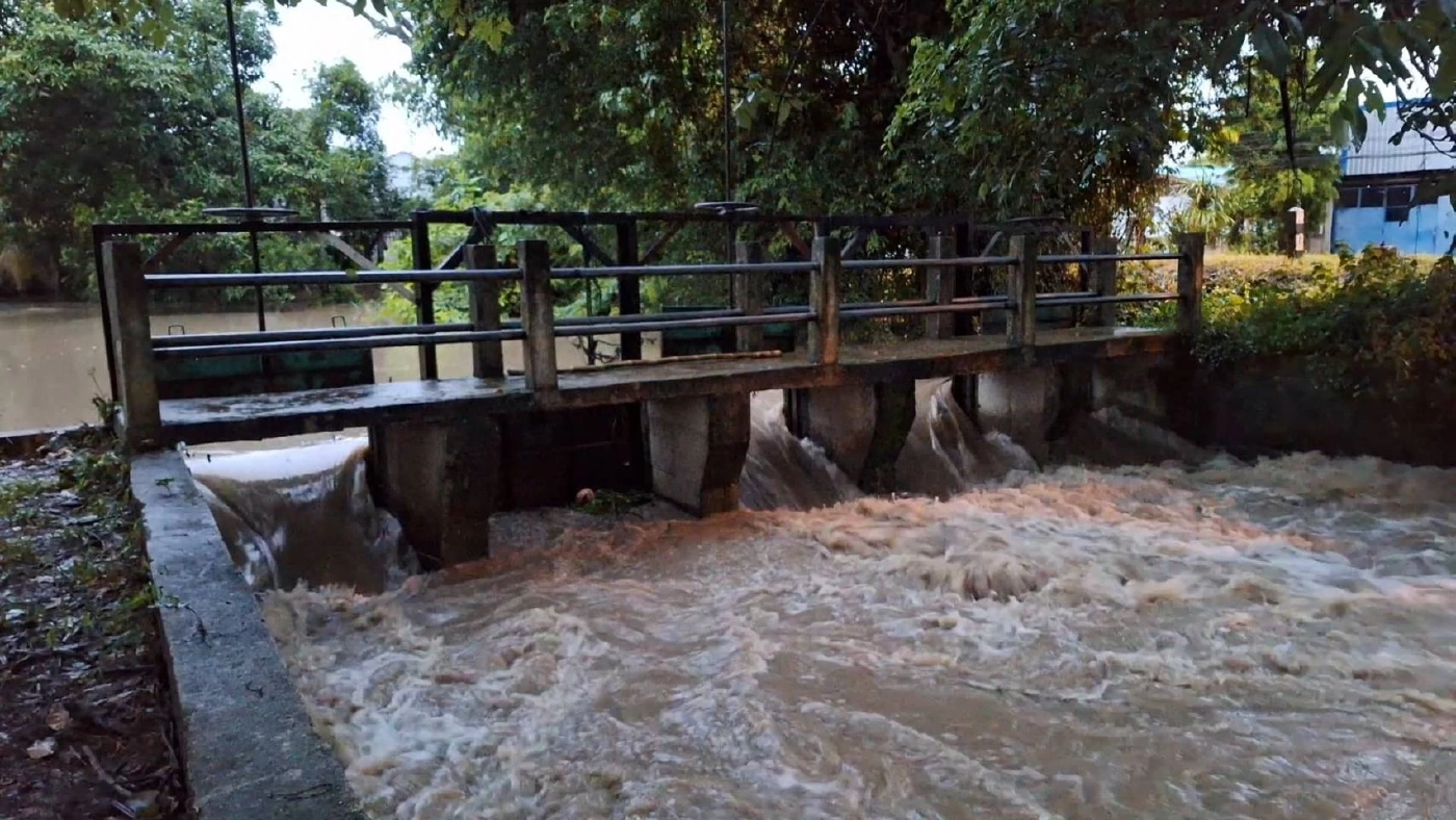 ชาวบ้าน ต.แม่ใส จ.พะเยา อ่วมน้ำท่วมสูง หลังฝนตกหนักติดต่อหลายวัน
