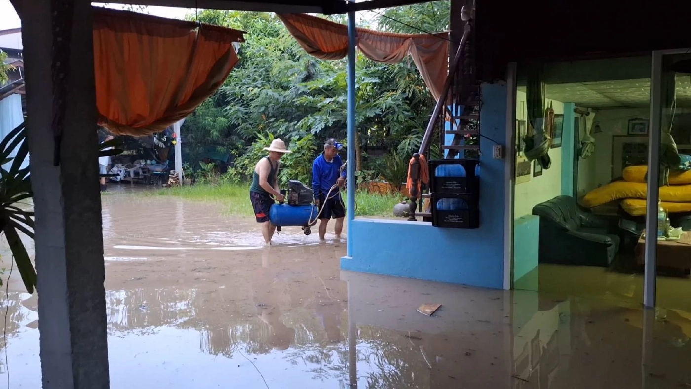 ชาวบ้าน ต.แม่ใส จ.พะเยา อ่วมน้ำท่วมสูง หลังฝนตกหนักติดต่อหลายวัน