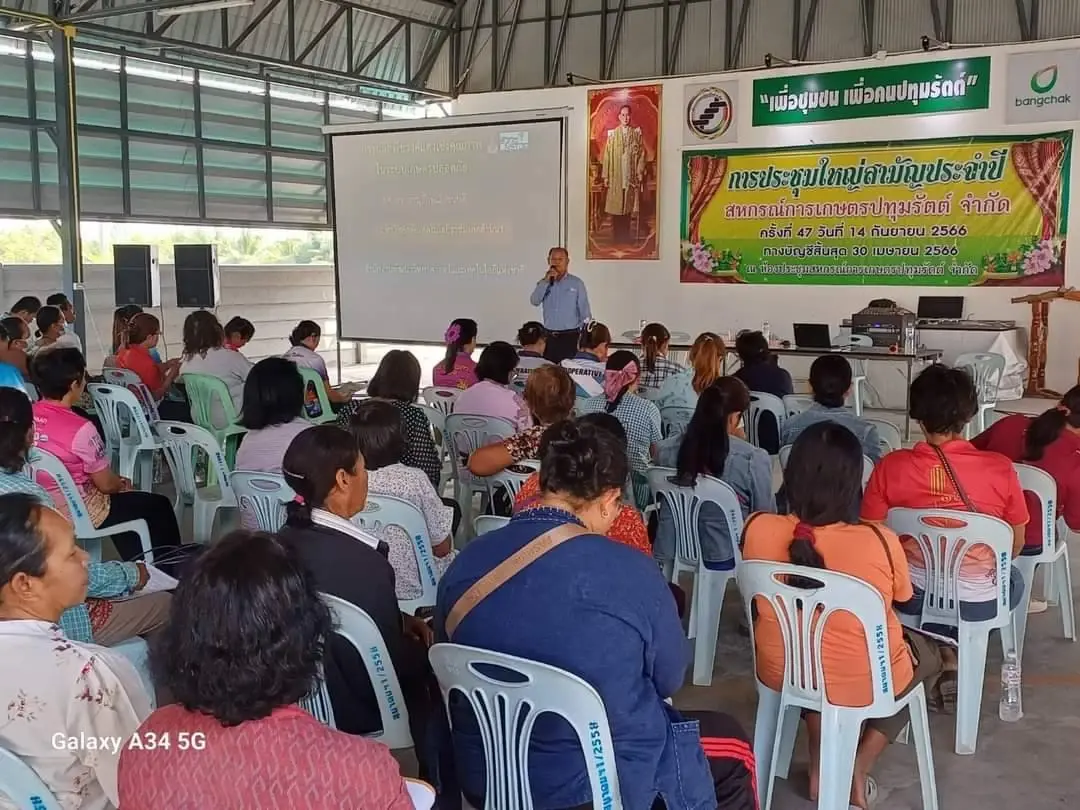 สหกรณ์ฯ ปทุมรัตต์ ผนึกสหกรณ์ฯ หนองสูง เลี้ยง "โคเนื้อ" ครบวงจร สร้างรายได้เสริมหลังจากทำนา