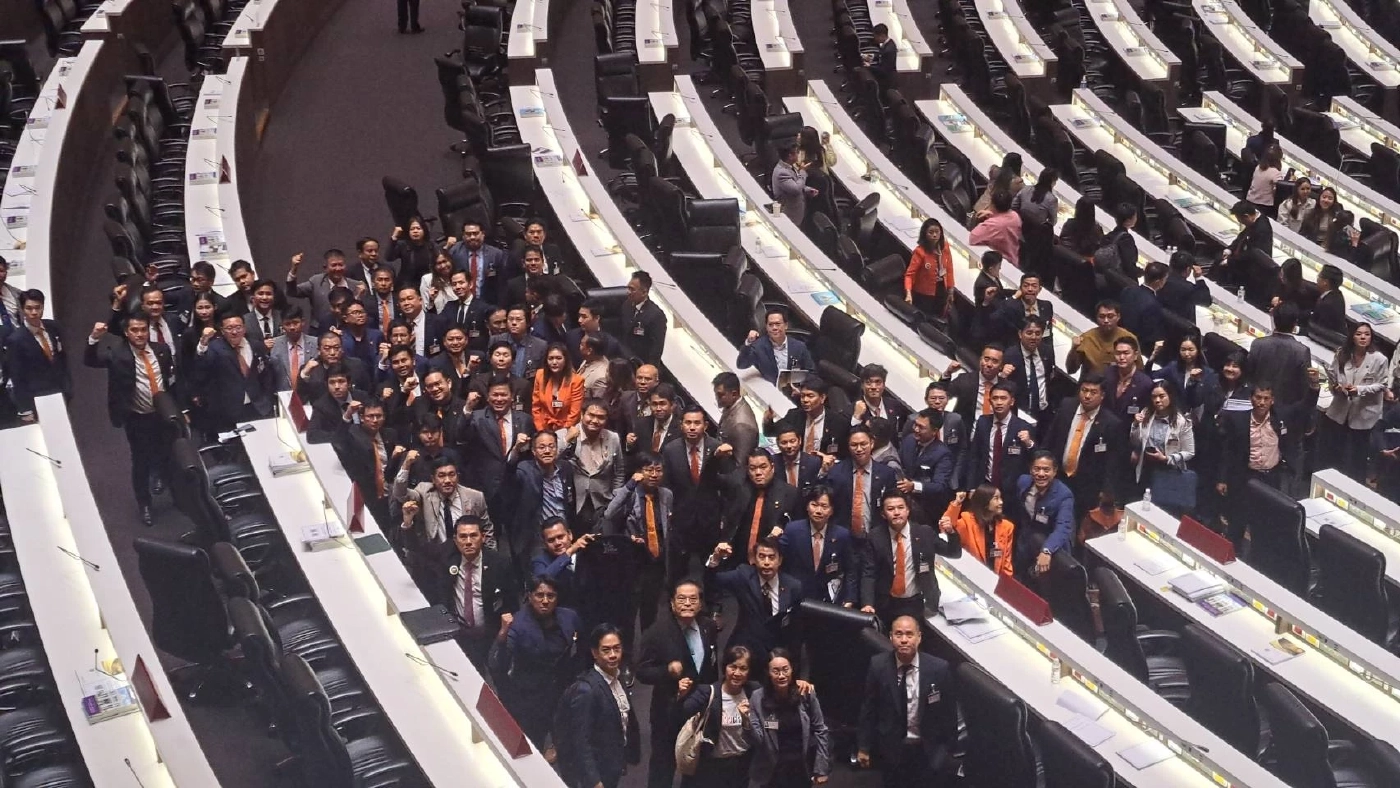 ”ประชาชน“ ชื่อพรรคใหม่ก้าวไกล ”สส.เท้ง” ส่อนำทัพแทน "ศิริกัญญา"