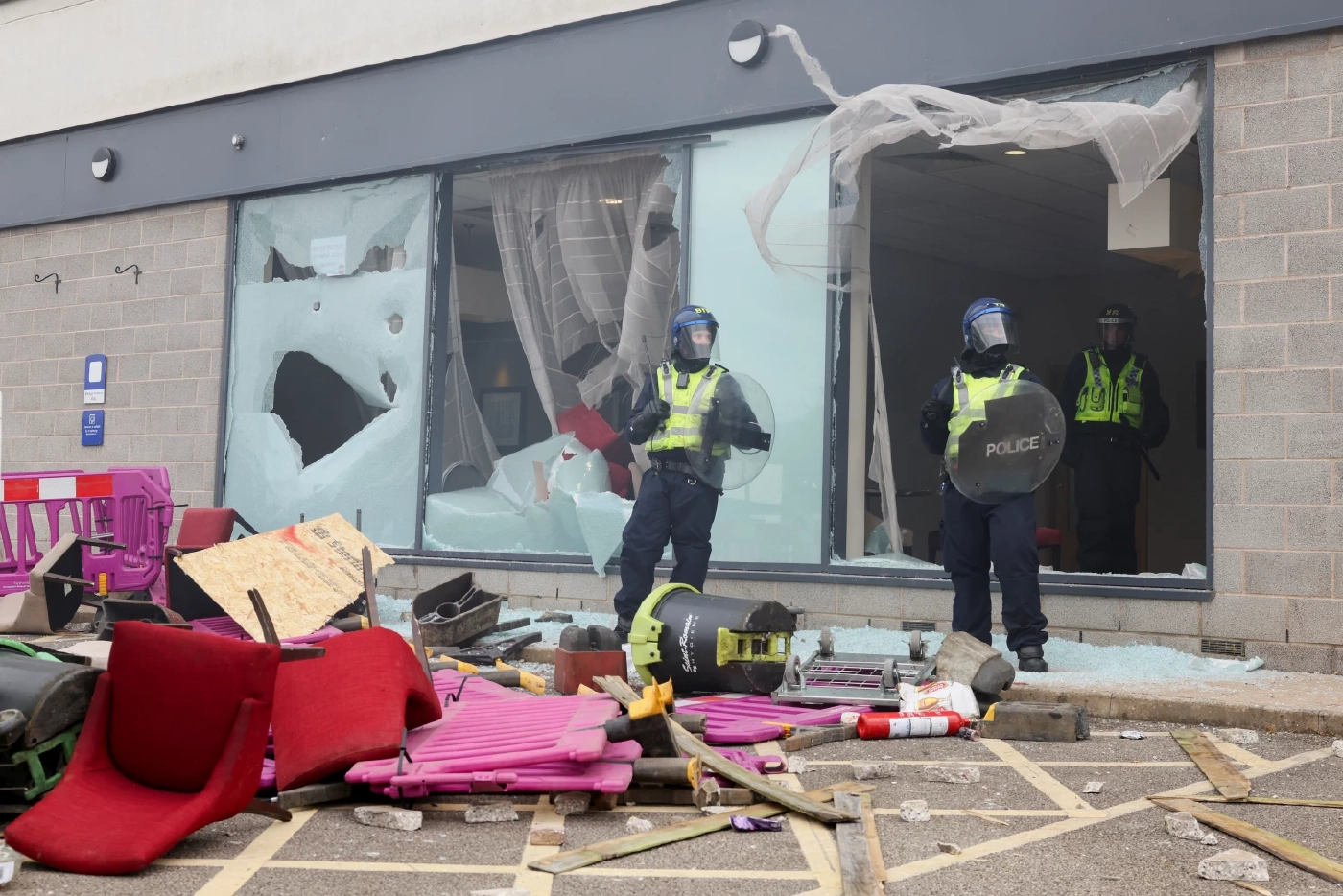 อังกฤษระดมตำรวจรับมือ กลุ่มขวาจัดมุ่งก่อจลาจล 100 จุด