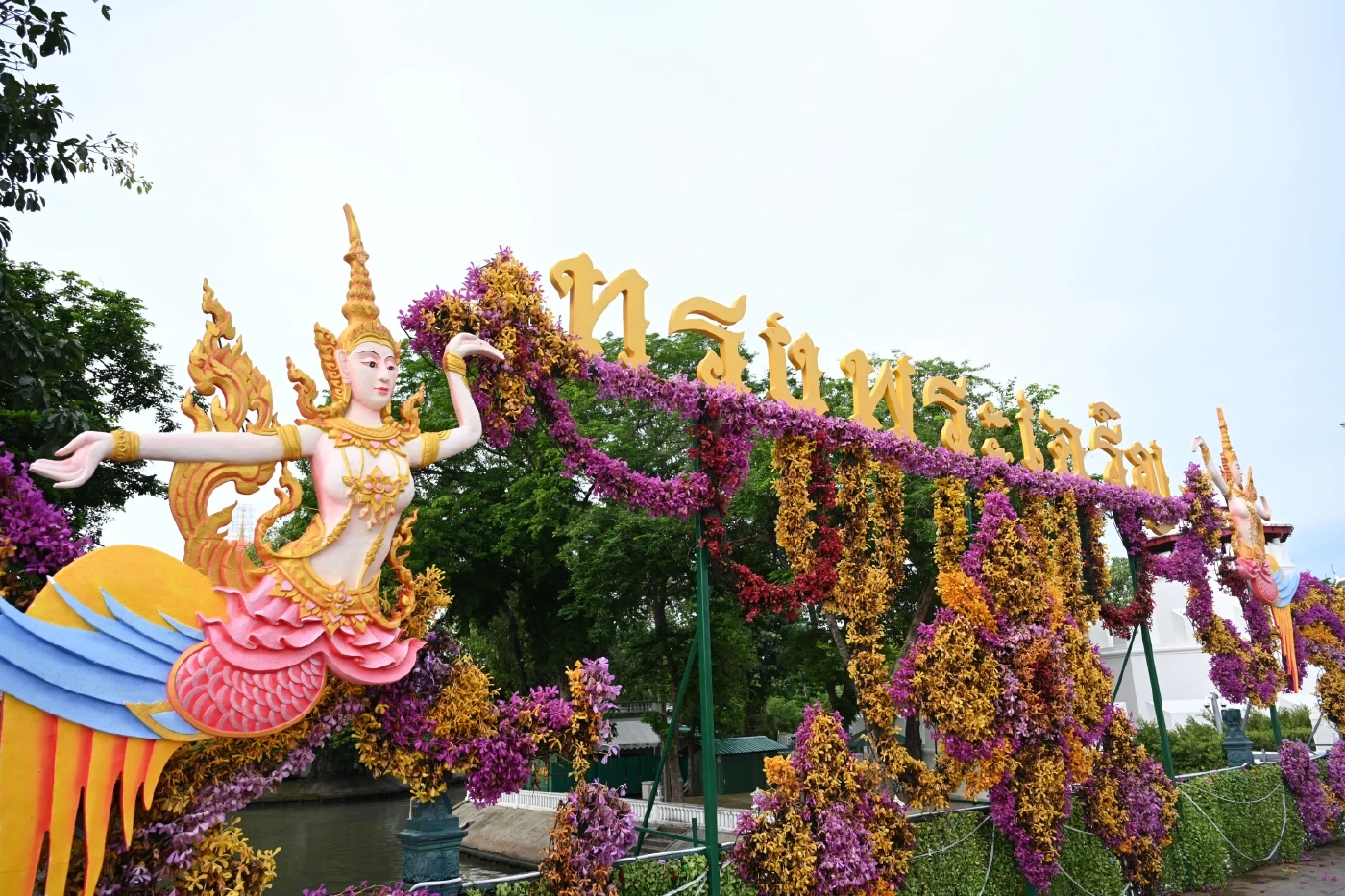 รมต.สำนักนายกฯ ปลื้ม นทท.จีนชื่นชมความสวยงามถนนราชดำเนินห้วงพระราชพิธีฯ