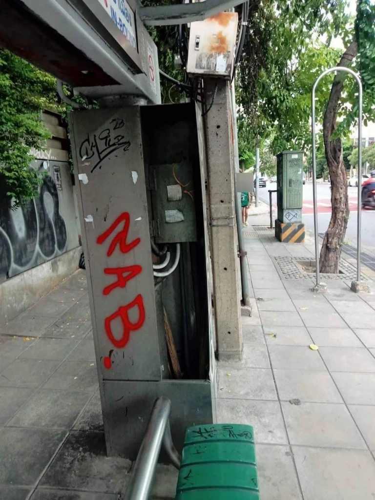 รองผู้ว่าฯ กทม.ลงตรวจป้ายรถเมล์ไฟฟ้ารั่วดูดเด็ก 11 ขวบ บาดเจ็บ (มีคลิป)