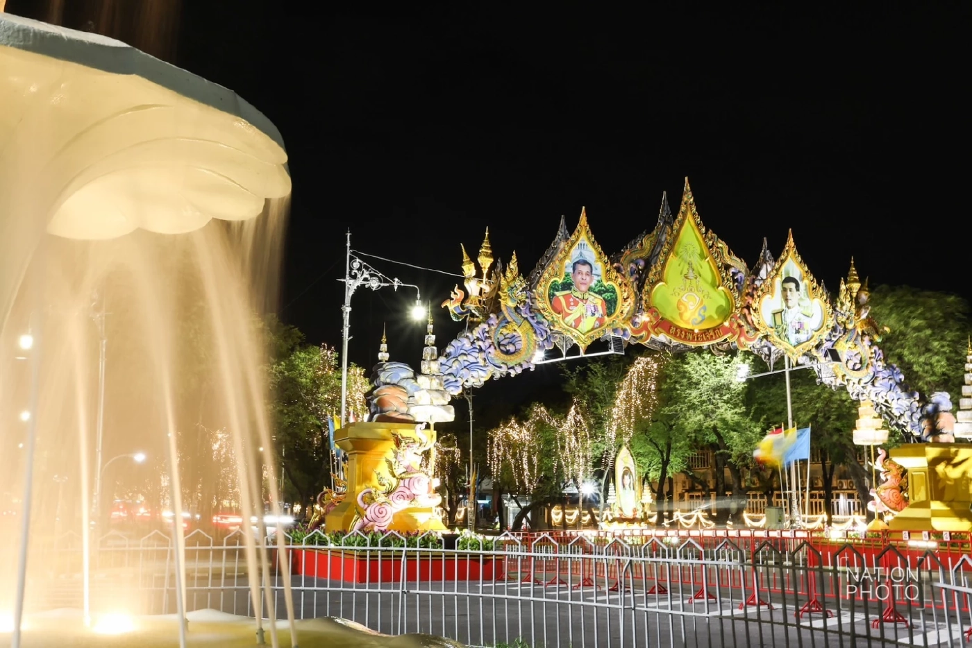 ประดับไฟ เฉลิมพระเกียรติ "พระบรมราชชนนีพันปีหลวง" ตลอดแนวถนนราชดำเนิน