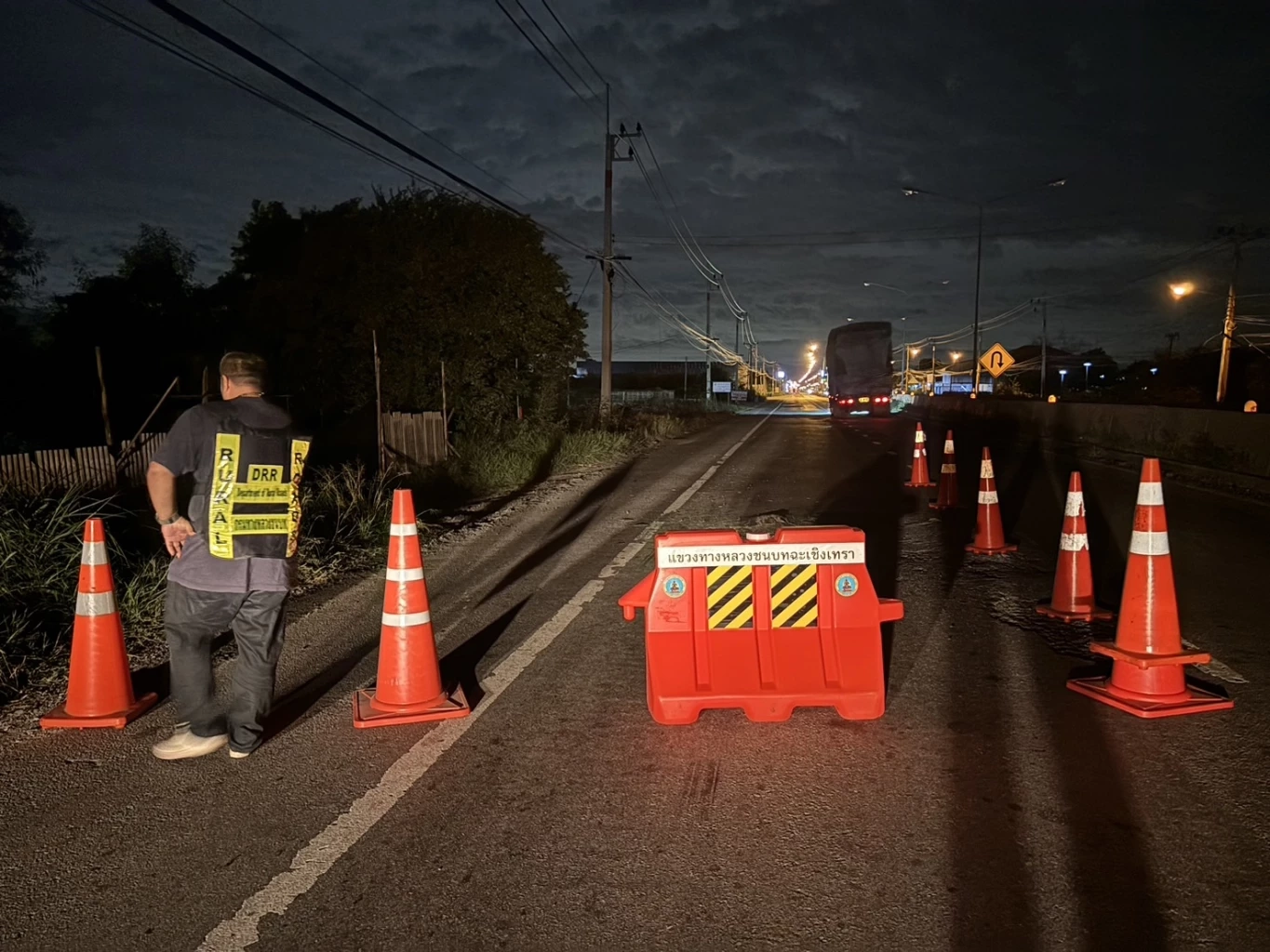 แขวงการทางฉะเชิงเทรา แสดงความเสียใจ เร่งซ่อมถนนพังเป็นเหตุมีผู้เสียชีวิต