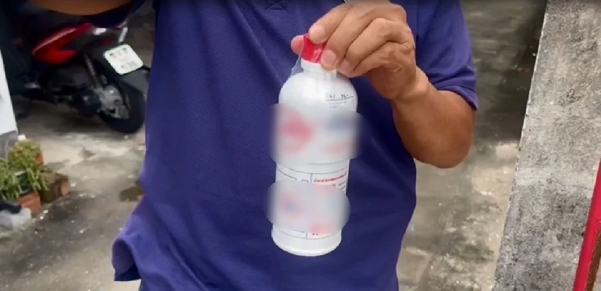 ผู้กองหญิงพร้อม 2 ลูกสาว ดับปริศนาในบ้านพัก ตร. พบเปิดประตูกลิ่นโซดาไฟคลุ้ง