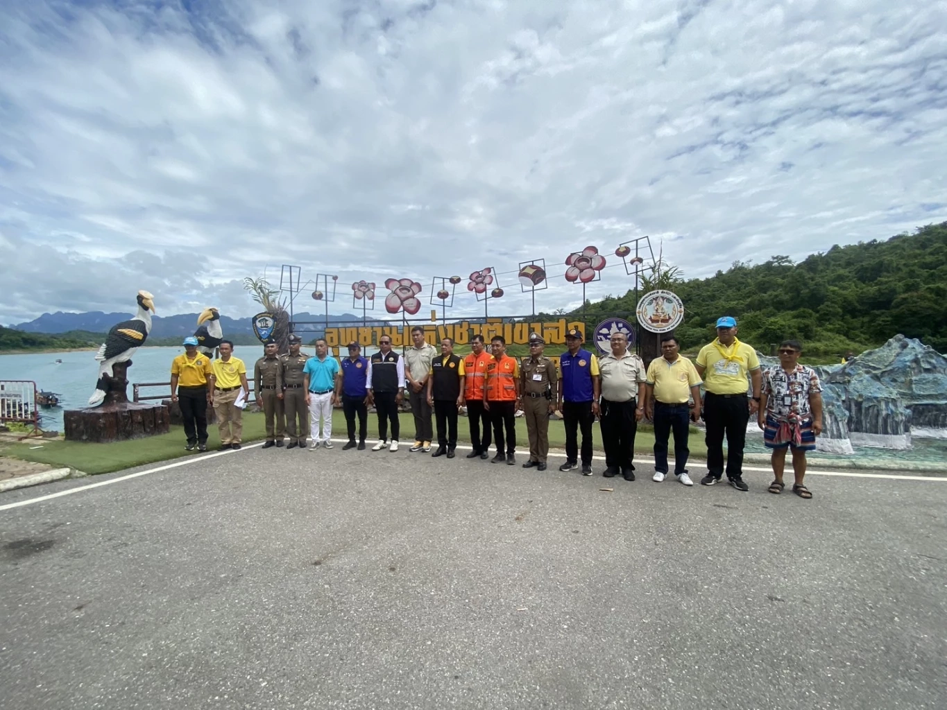 ผู้ว่าฯ สั่งเอาผิดบริษัททัวร์ ฝ่าฝืนประกาศ พา นนท. เข้า "ถ้ำน้ำทะลุ"