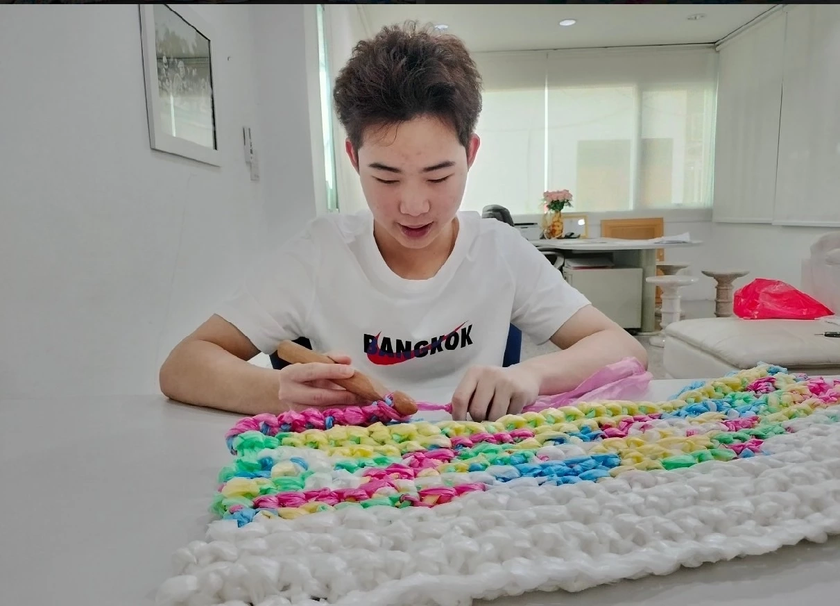 ไวรัล "กลุ่มเยาวชน EcoWeave Home" บริจาคเสื่อให้คนไร้บ้าน