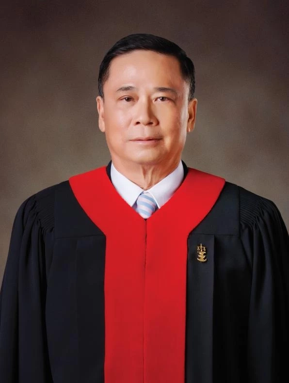 นภดล เทพพิทักษ์  ตุลาการศาลรัฐธรรมนูญ