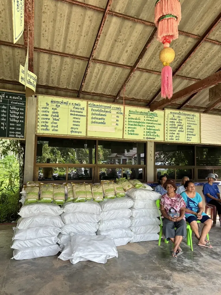 ”ธงธรรม“ ขอบคุณ “สามารถ”มอบข้าวสาร 10 ตันช่วยชาวบ้าน