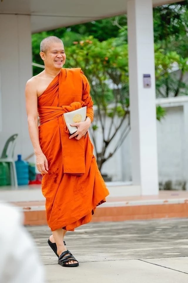  พระราชวัชรสารบัณฑิต หรือ เจ้าคุณประสาร เลขาธิการศูนย์พิทักษ์พระพุทธศาสนาแห่งประเทศไทย