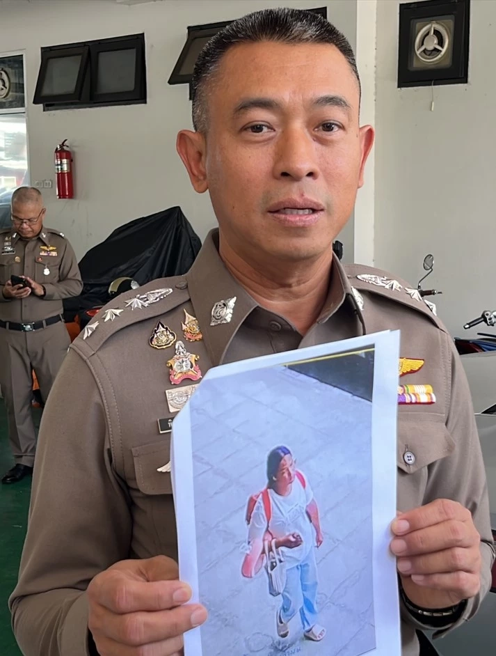 ผกก.สภ.รัตนาธิเบศร์ โชว์ภาพผู้ต้องสงสัยฆาตกรรม-เผาอำพรางคดี นศ.ปี 1