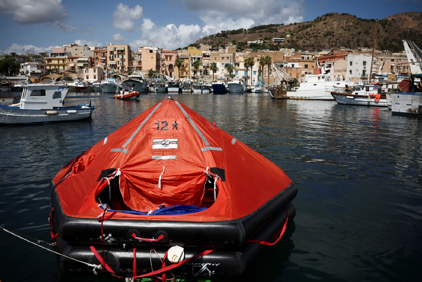 เจ้าพ่อเทคโนโลยีอังกฤษสูญหาย หลังเรือยอชต์หรูล่มที่อิตาลี