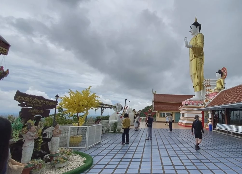 ดราม่าวัดดัง สร้างท้าวเวสสุวรรณสูงสุดในโลก คนห่วงค้ำหัวองค์พระธาตุ