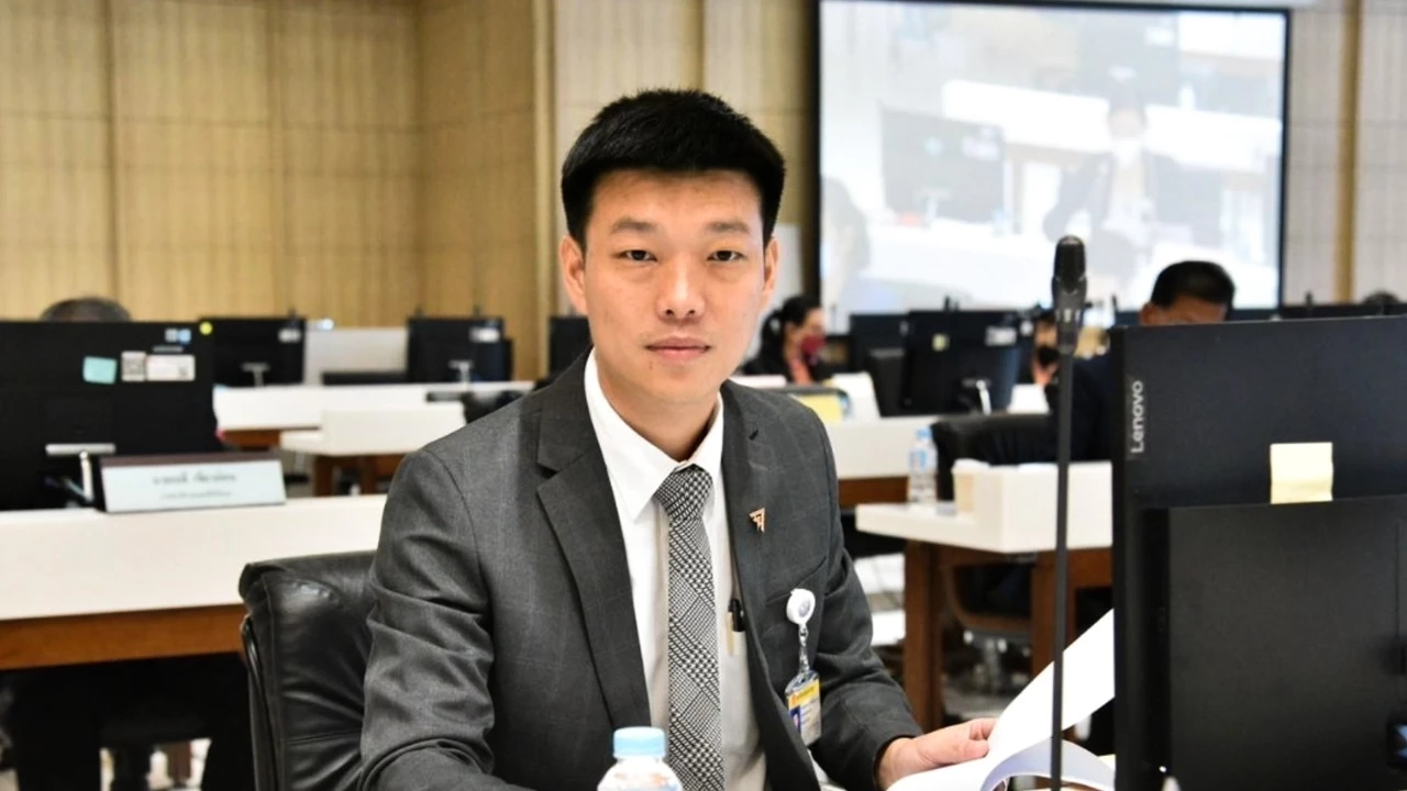 ทำความรู้จัก “เท้ง ณัฐพงษ์” แม่ทัพเลือดส้มคนใหม่ ดีกรีไม่ธรรมดา