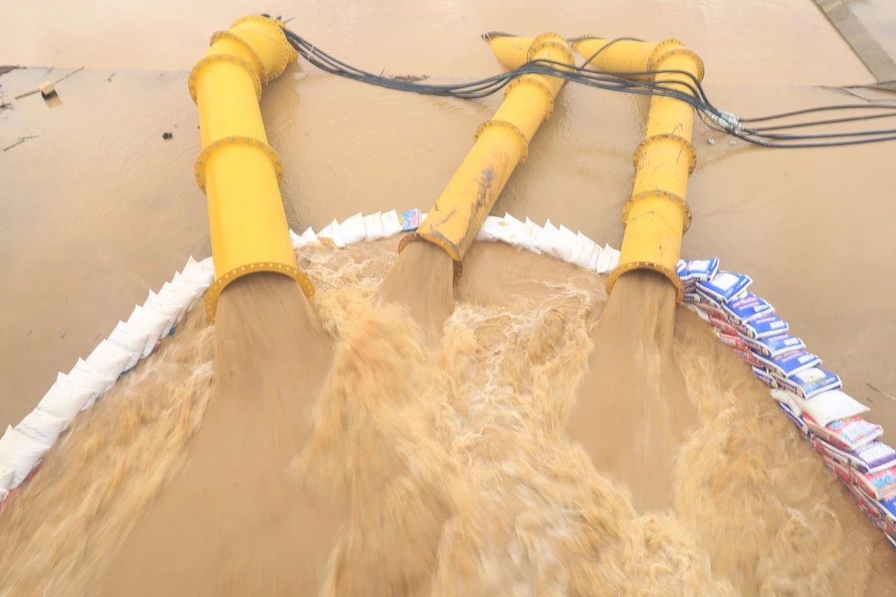 น้ำจากคลองเมม หลากเข้าท่วมชุมชนบ้านคลองวังมะขาม กระทบ 26 หลังคาเรือน