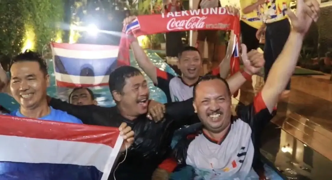 แฟนคลับชาวสุราษฎร์ฯ  ร่วมเป่าเค้ก อวยพรวันเกิด “เทนนิส”