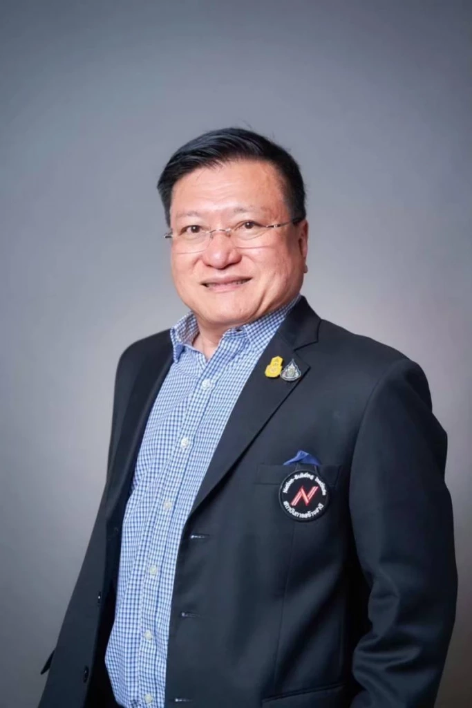  "ศ.ดร.เกรียงศักดิ์ เจริญวงศ์ศักดิ์"  นักวิชาการอาวุโสมหาวิทยาลัยฮาร์วาร์ด ประธานสถาบันอนาคตศึกษาเพื่อการพัฒนา 