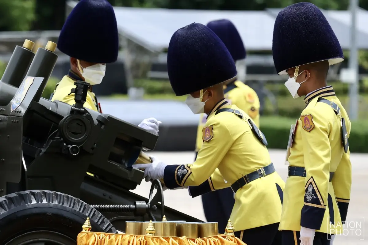 3 เหล่าทัพ ยิงสลุตหลวง เฉลิมพระเกียรติ "พระบรมราชชนนีพันปีหลวง"